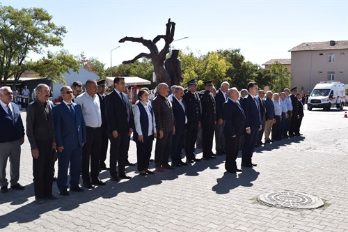 19 Eylül "Gaziler Günü" münasebetiyle Kaymakamız Sn.Adem KARATAŞ'ın katılımı ile Nazım Hikmet Meydanında Çelenk Sunma Töreni gerçekleştirildi.