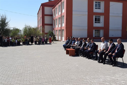 İlçemiz Arguvan Atatürk İlköğretim Okulunda düzenlenen İlköğretim Haftası kutlama törenine Sayın Kaymakamımız Adem KARATAŞ  ve İlçe Protokolü katıldı.