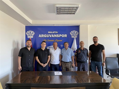 Kaymakamımız Sn. Adem KARATAŞ 3.Ligde Mücadele eden ilçe takımımız Malatya Arguvanspor tesisini gezip oyuncular ve teknik heyetle ile bir araya geldi.